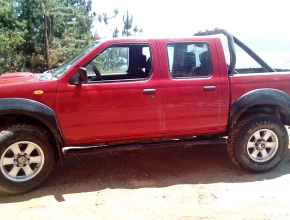  Nissan TERRANO DXS TURBO 4X4 2.5 año 2013