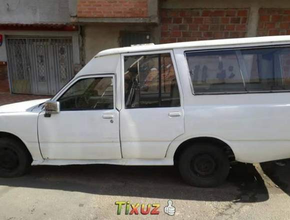 se vende camioneta  color rojo