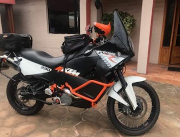 hermosa ktm 990R FLAMANTE