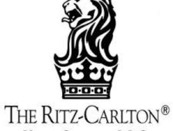 Camarero y camarera hotel Ritz-Carlton