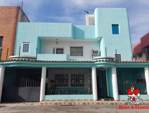 Townhouse de215mts2 en Urb.privada en Santa Rita  