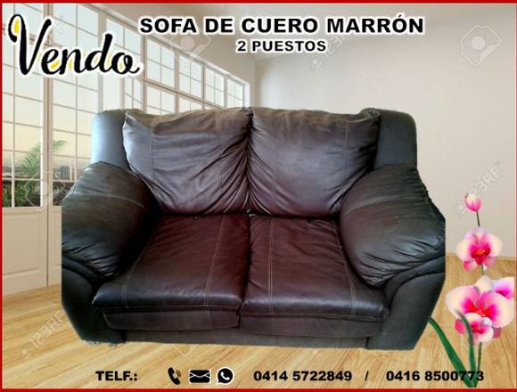 mueble de cuero marron