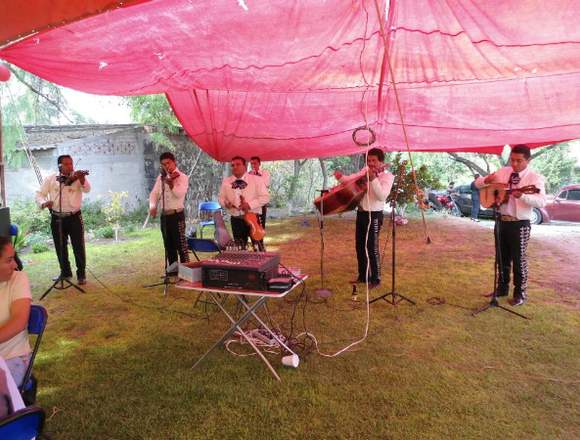 "MARIACHI JUVENIL LOS CAPORALES A SUS ORDENES"