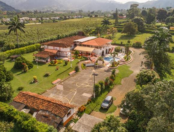 FINCA CON SALÓN DE EVENTOS PARA 300 PERSONAS