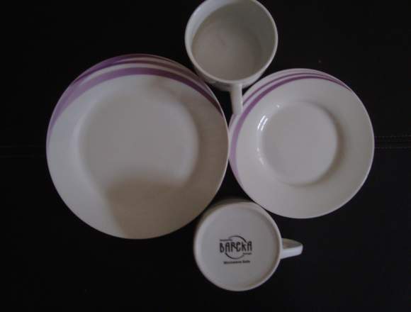 VAJILLA CON 9 PLATOS Y 5 TAZAS DE PORCELANA 