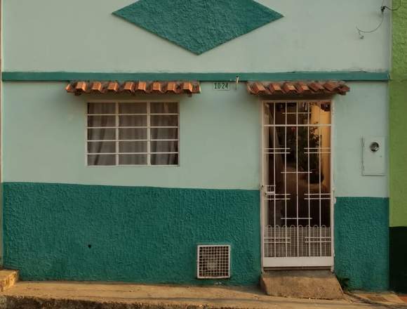 Se vende o se permuta casa grande barrio Gaitan