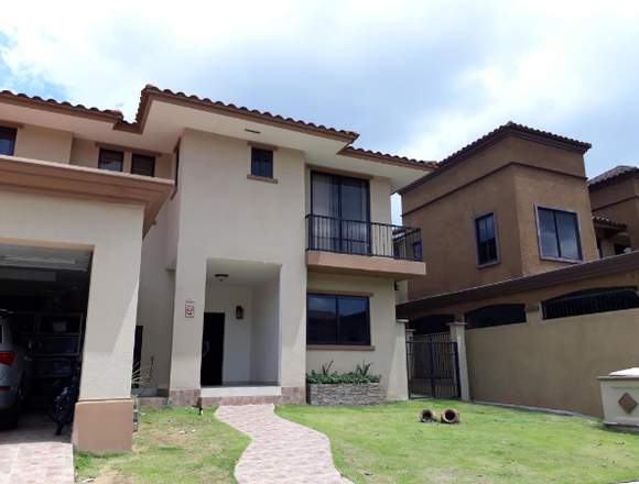 18-1460 AF Casa amoblada se vende en Clayton