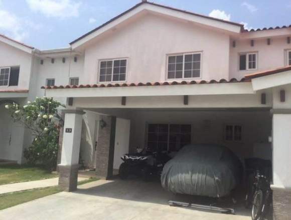 18-2813 AF Linda casa se vende en Versalles