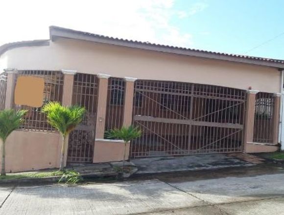 18-4254 AF Gran casa se vende en Brisas del Golf