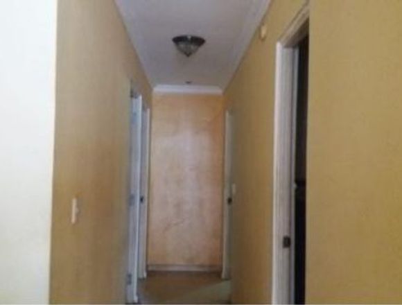 18-6729 AF Se vende amplia casa en San Antonio