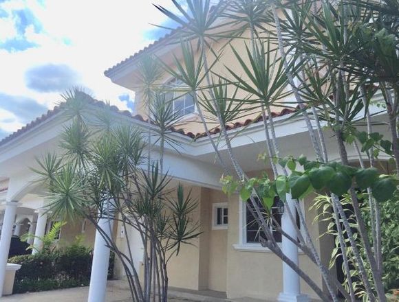 18-8688 AF Se vende Costa del Este magnífica casa