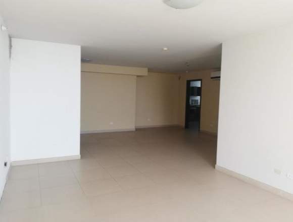 19-596 AF Costa del Este se vende gran apartamento