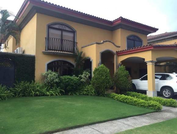 19-2037 AF Majestuosa casa se vende Costa del Este