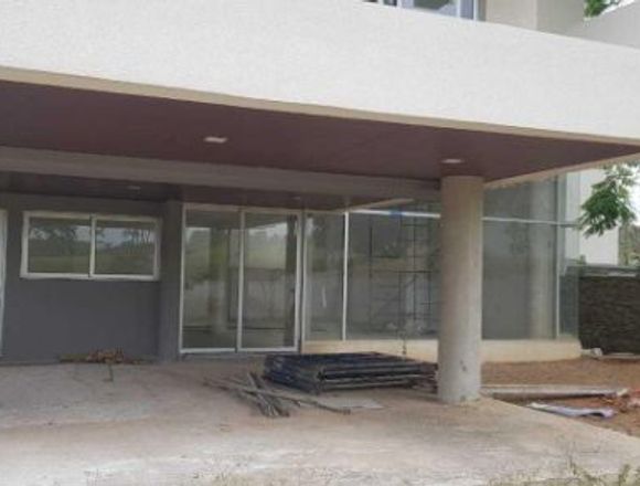 19-3639 AF Brisas del Golf se vende imponente casa