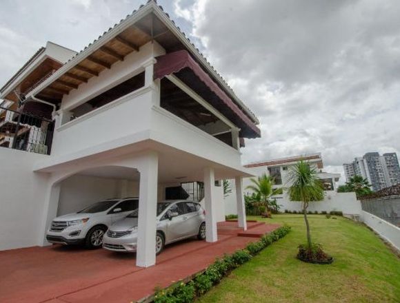 19-4526 AF Amplia casa se vende en Hato Pintado