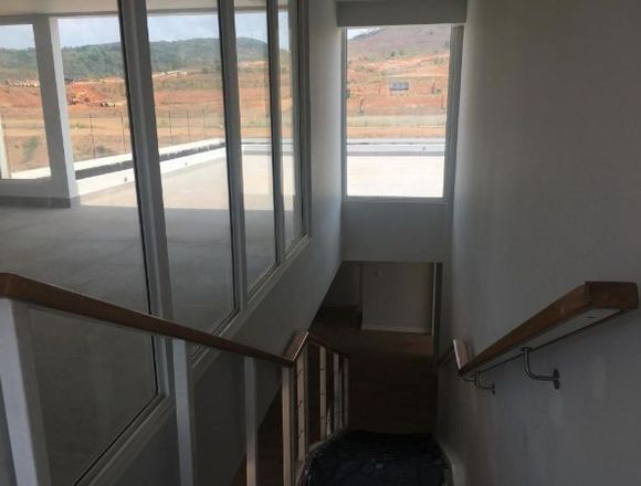 19-4590 AF Se vende lote servido en Green Valley 