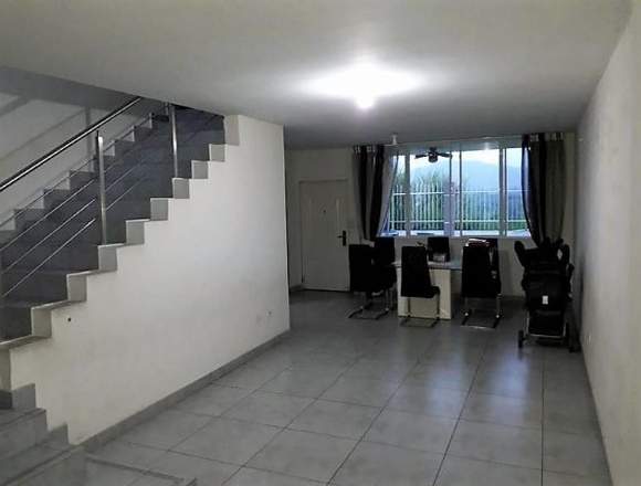 19-6940 AF Compre linda casa en Brisas del Golf