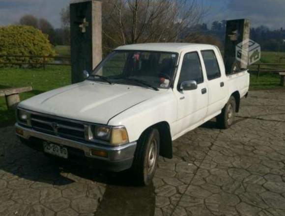 Se vende fiel toyota hilux (conversable)