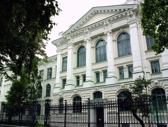 Pregrado y postgrado en San Petersburgo, Rusia