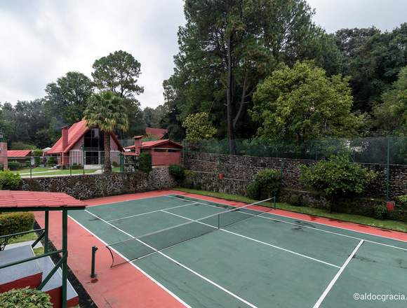 Quieres tener tu propia cancha de tenis con chalét