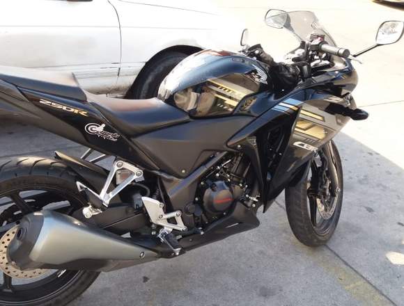 Moto honda CBR 250 impecable 