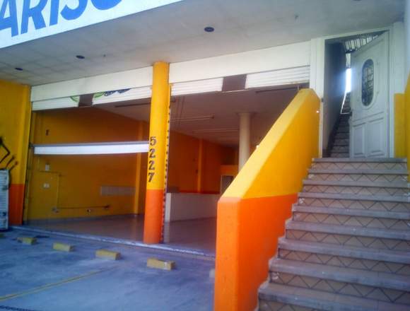 Local comercial sobre avenida Siglo XXI.