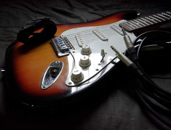 KIT Guitarra tipo Stratocaster + amplificador 10w