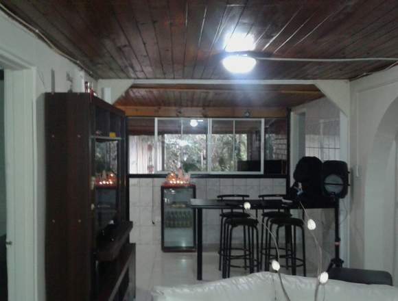 Vendo hermosa casa remodelada 