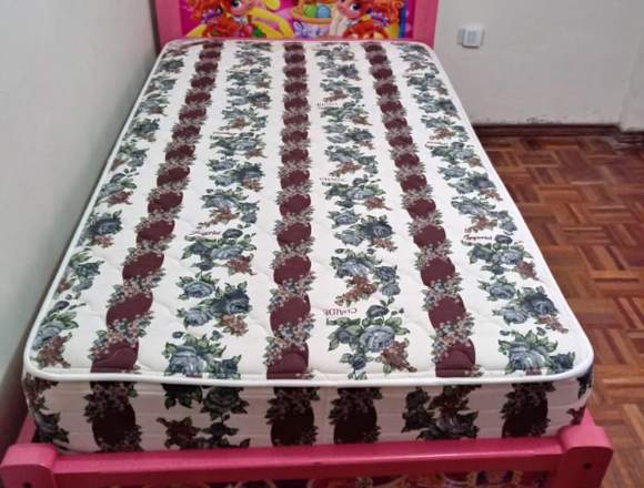 Se vende cama de niña con colchon