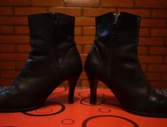 Botas de cuero negras