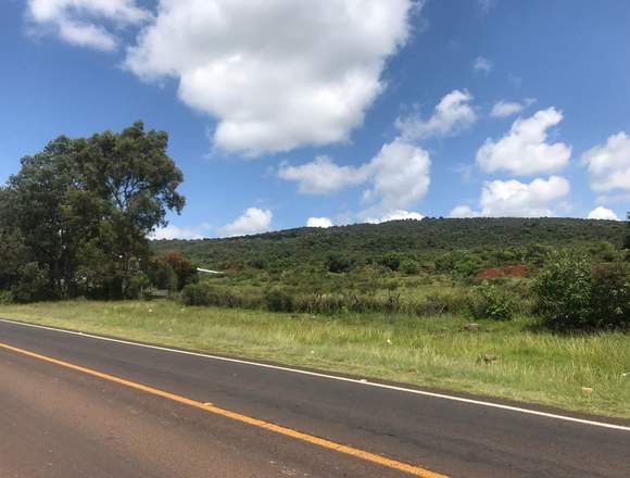 En venta terreno a bordo de carretera en iratzio