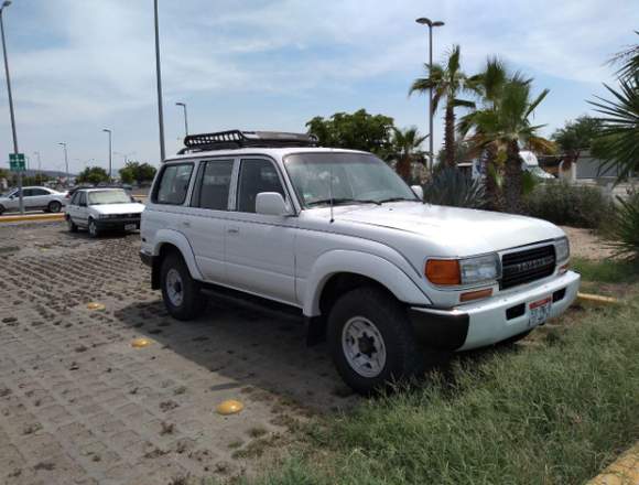 Camioneta Toyota Land Crusier, solo conocedores 