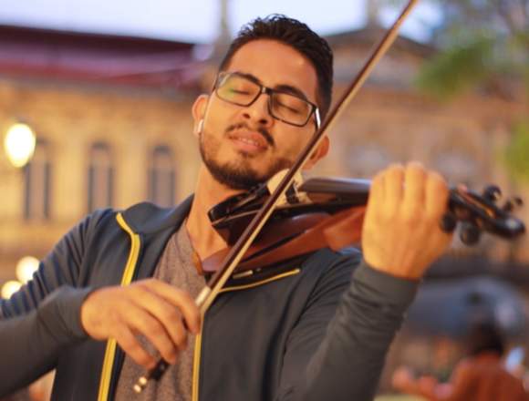 VIOLINISTA para Bodas y Eventos Sociales en España