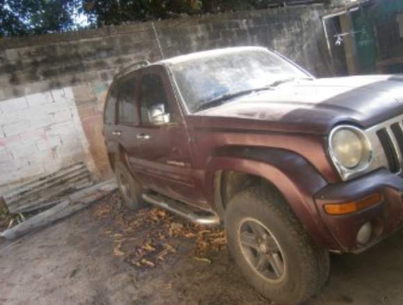 vendo jeeep cheroke 2004 liberty con motor malo