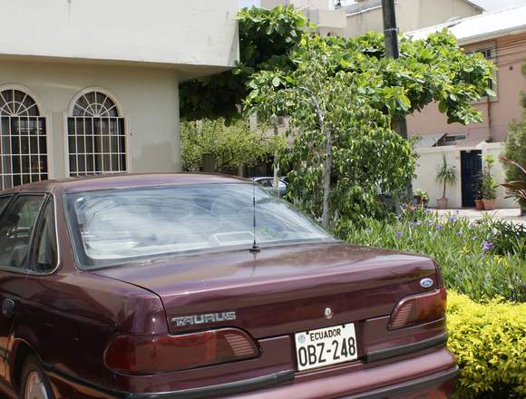 VENDO POR VIAJE FORD TAURUS AMERICANO