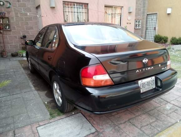 Vendo Altima GLE de lujo 4 cilindros