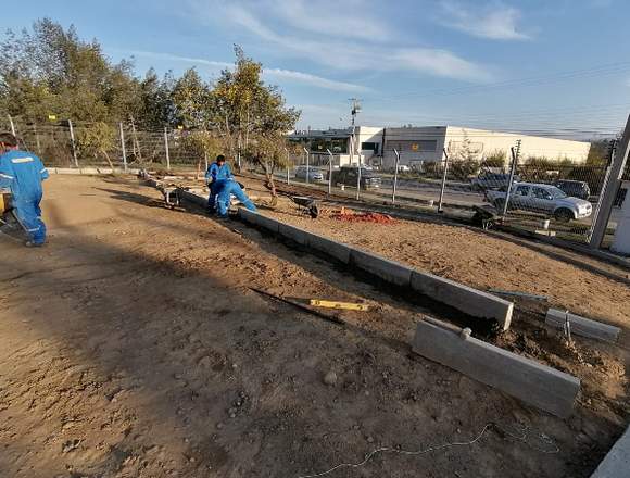 Instalación de adocretos, canales de agua, soleras