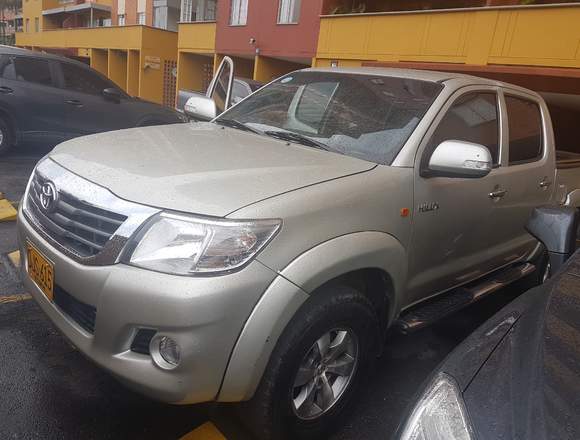 Toyoya hilux 2.5 4×4  2012 diesel