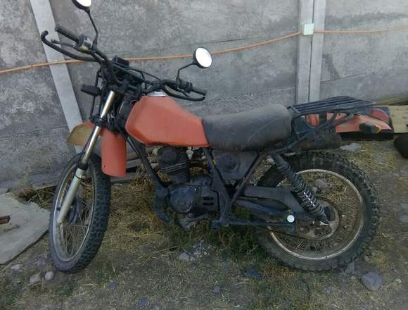 Vendo moto honda buen estado 