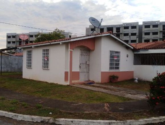 Alquilo Casa en Altos del Tecal