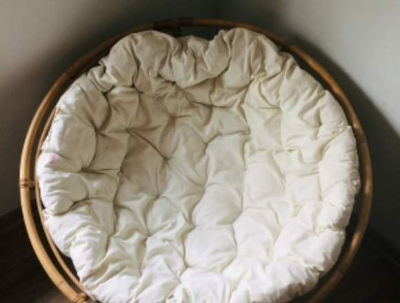 Silla Papasan con cojín blanco