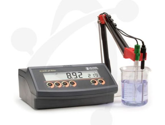 Medidor de pH/mV/Temperatura Prof.HI 2215 de mesa