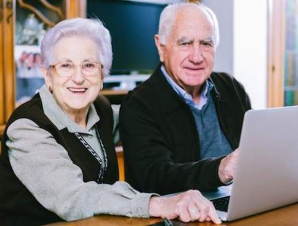 Clases de informática básica para adultos mayores