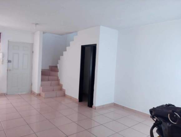 Hermosa casa en renta 2 niveles en privada