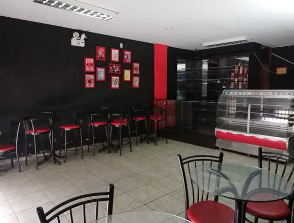 Se alquila o Traspasa local comercial