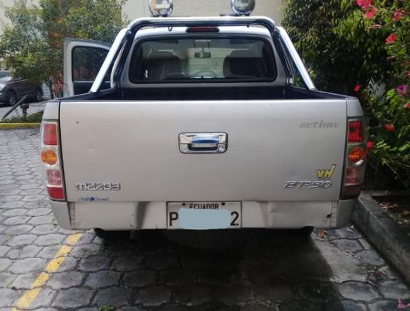 SE VENDE CAMIONETA MAZDA