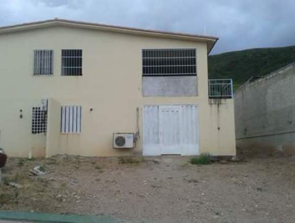 Vendo comoda casa en Urbanismo privado