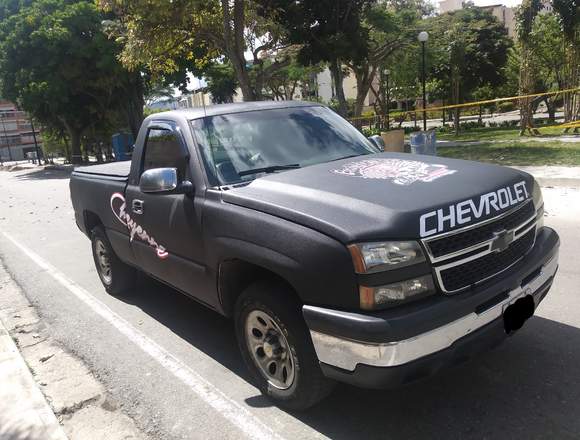 Camioneta Chevrolet Cheyenne 4x4 año 2006