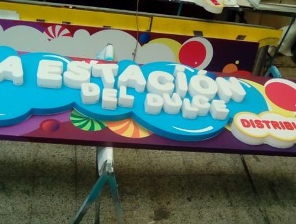 Avisos en acrilico, con letras en 3D.