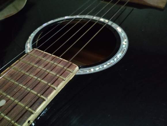 GUITARRA ACUSTICA NEGRA